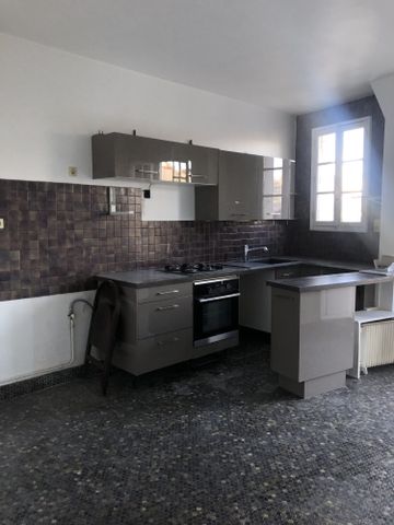 Location Appartement 4 pièces 89m² PARIS 18ème - Photo 3