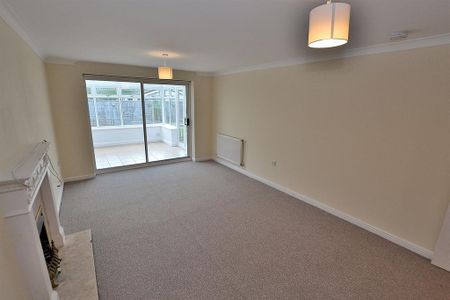 4 bedroom detached house to rent - Photo 4