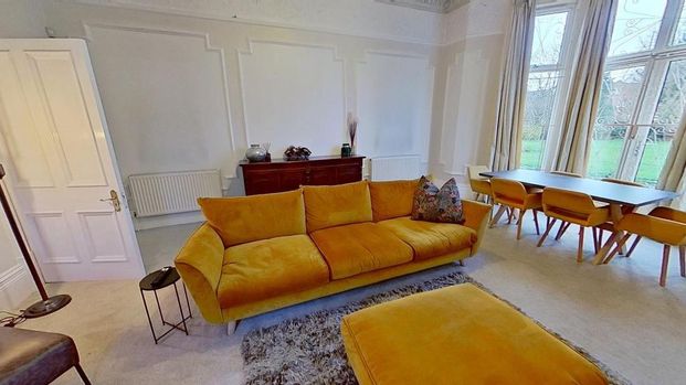 4 bedroom flat to rent - Photo 1