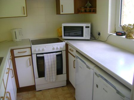 1 bedroom retirement property to rent - Photo 4