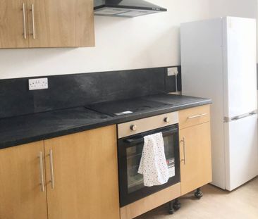 3 bedroom flat to rent - Photo 2