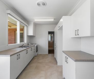 Three-bedroom home perfectly positioned - Photo 1