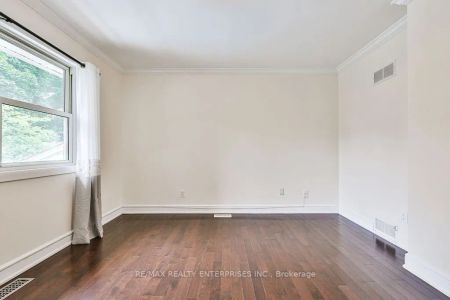 Detached Home For Lease | W9248483 - Photo 2