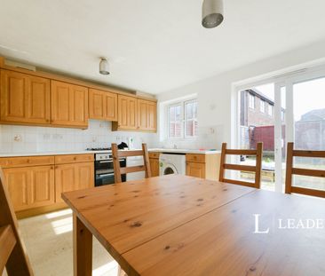 3 bedroom mid-terrace to rent Milton - Photo 2