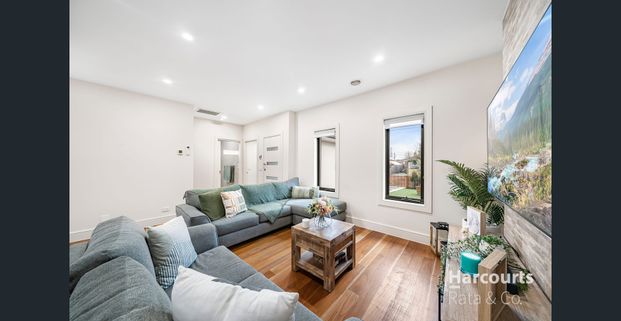 Stunning Spacious Family Home! - Photo 1