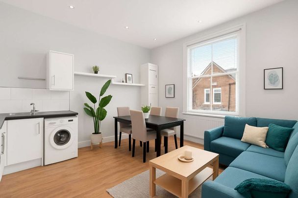 Spacious three-bedroom first floor flat in the heart of Brixton. - Photo 1