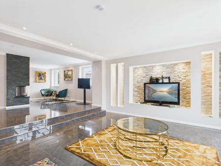 Exklusives und energieeffizientes Einfamilienhaus mit Pool und Garten - Photo 2