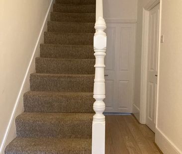 3 Bed Semi-Detached House, Highworth Road, N11 - Photo 6