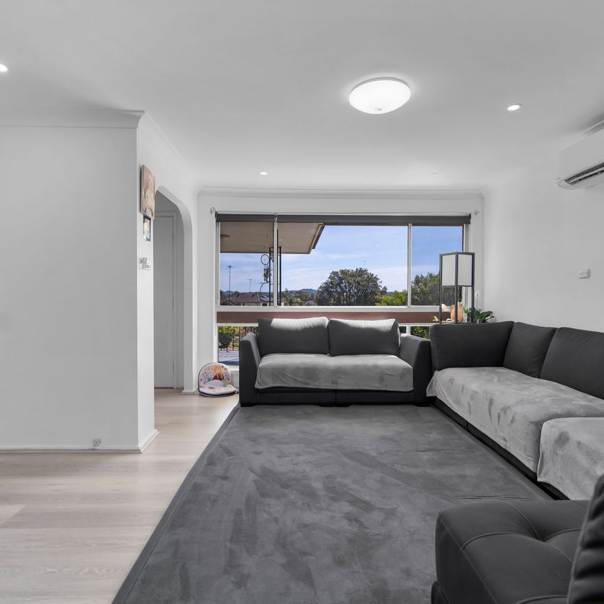 Beautifully Renovated Family Home in a Quiet Cul-De-Sac - Photo 1