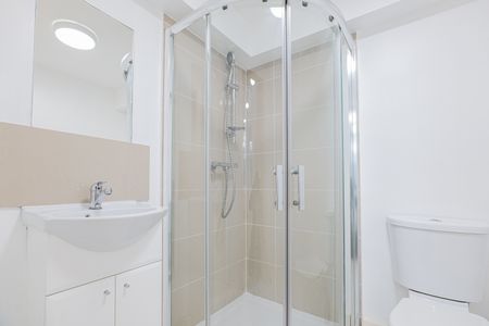 BILLS INCLUDED - Modern One-Bedroom in Cheniston Gardens, Kensington, London W8 - Photo 5