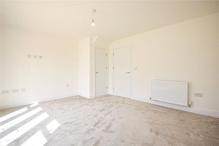 Well presented 2 bedroom semi-detached house in the popular village of Caldecote. GCH. Driveway parking. Unfurnished. - Photo 5