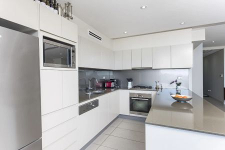 Stylish Water Views In Convenient Location - Photo 3