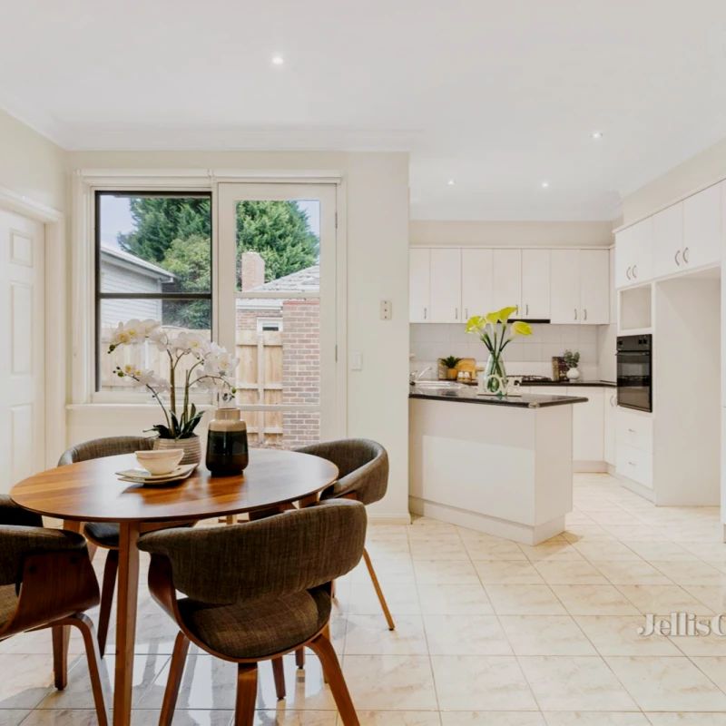 1/12 Hirst Street, Blackburn, Melbourne - Photo 1