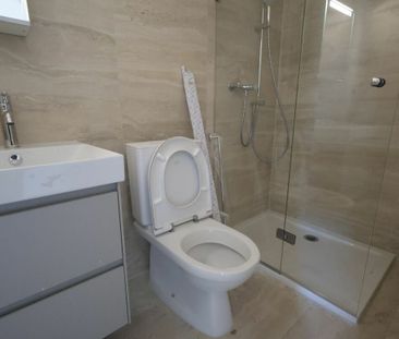 Newly renovated 2.5-room apartment in a single-family house in Spiez - Photo 4