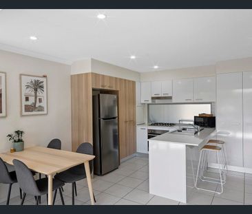 DO NOT LET THIS ONE GO!!! Beautiful 3 Bedroom Modern Townhome - Photo 4