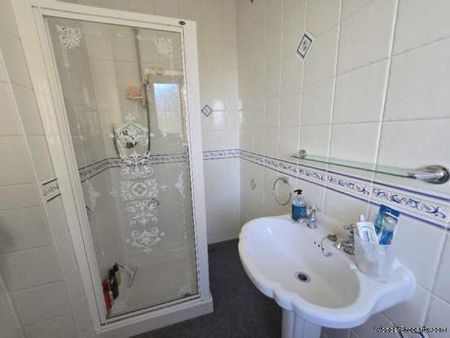 3 bedroom property to rent in Dewsbury - Photo 5