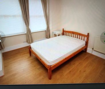 3 Bed Flat, Rushcroft Rd, SW2 - Photo 4