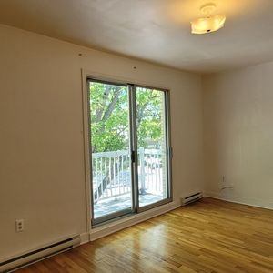 4.5 Haut Triplex Tranquille Près Sauvé - Photo 3