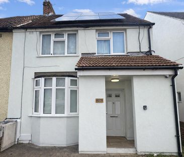 Stuart Crescent, Hayes UB3, London - Photo 2