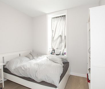 **BEAUTIFULLY SPACIOUS** 1 Bedroom Apartment in Hamilton!! - Photo 5