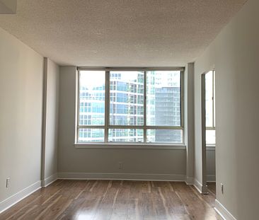 633 Bay Street, Toronto, Ontario, M5G 2G4 - Photo 4