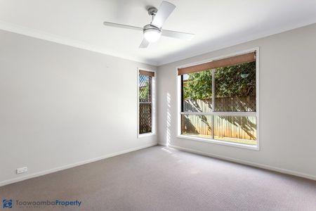 Recently renovated, this unit leaves nothing to do but simply move in! - Photo 2