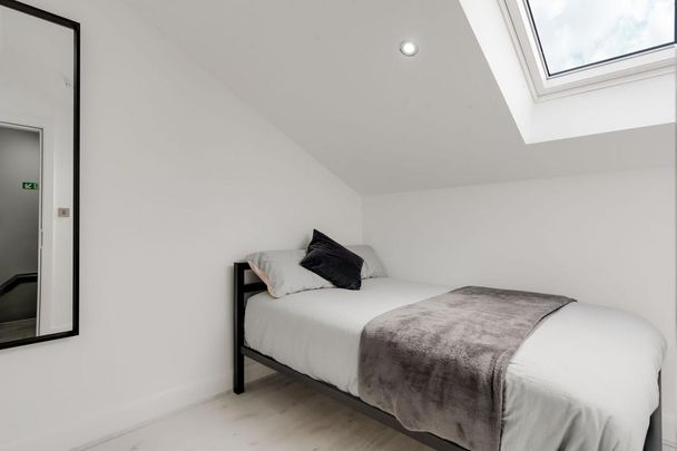 6 bedroom house to rent - Photo 1