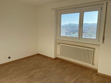 LUMINEUX APPARTEMENT DE 3 PIECES SITUE AU 5EME ETAGE AVEC BALCON - Foto 4