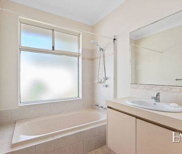 Freshly painted, in front of the park! - Photo 4