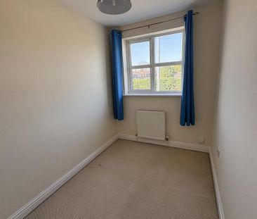 3 bedroom semi-detached house to rent - Photo 5