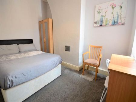 4 bedroom house share to rent - Photo 4