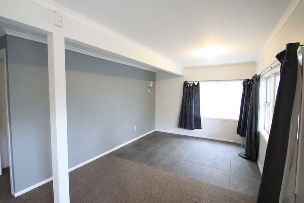 2 Bedrooms on Te Atatu Rd - Photo 1