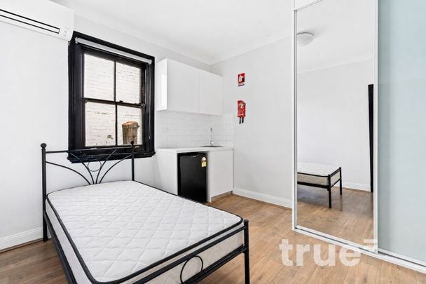 RECENTLY RENOVATED & FURNISHED ROOM - Photo 1