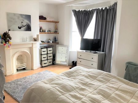 6 Bed Terraced House, Argyle Road, BN1 - Photo 2