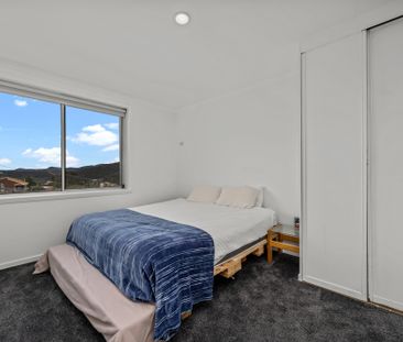 Modern Three Bedroom Home - Photo 6