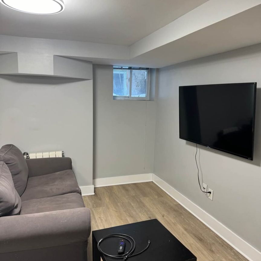 174 Clarence St - Photo 1