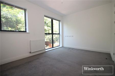 3 bedroom terraced house to rent - Photo 3