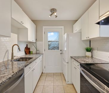 For Lease - 29 Woodvale Green Drive Unit# B, South of Baseline to K... - Photo 6