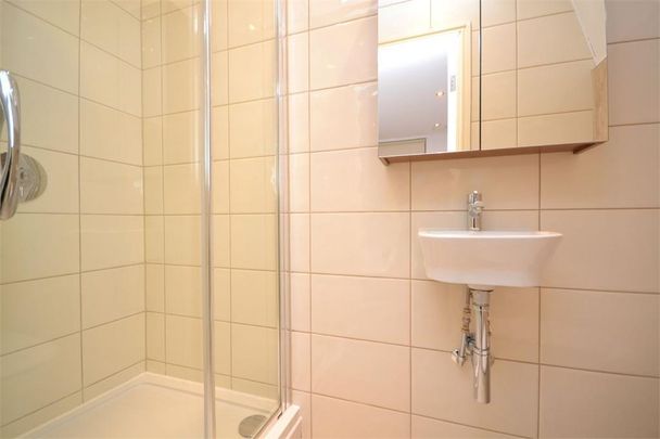 Cambridge Park, East Twickenham, London, TW1 - Photo 1