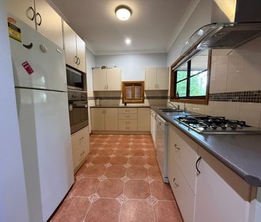 LOVELY FULLY FURNISHED PROPERTY - Photo 4