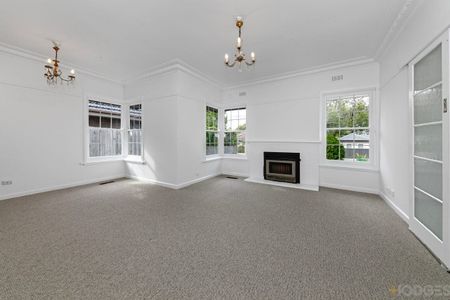 For Lease – Light-Filled Family Home in a Leafy Beaumaris Pocket - Photo 4