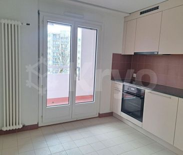 RENOVATED APARTMENT WITH BALCONY AND ELEVATOR - Foto 2