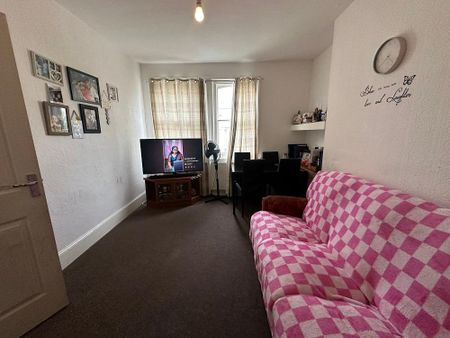 2 Bedroom Maisonette To Rent - Photo 2