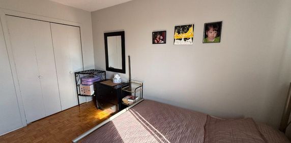 41/2 a Laval dispo 1 Juillet 2026 stationnement, Thermopompe - Photo 2