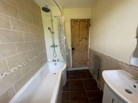3 bedroom terraced house to rent - Photo 3
