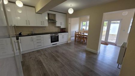 4 bedroom house to rent - Photo 2