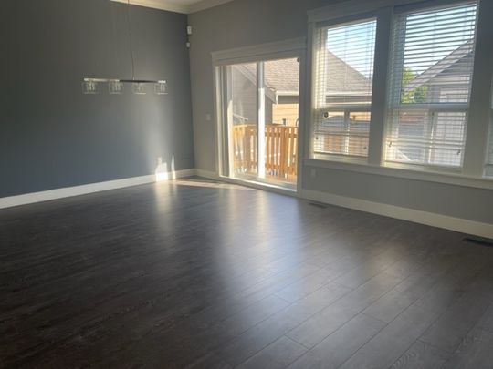 Beautiful & Bright Three Bedroom Plus Den Upper Home - Photo 1