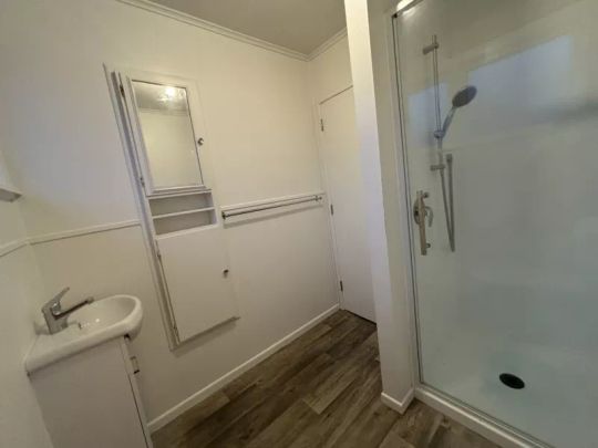 Tidy 2-Bedroom Unit with Double Carport & Storage in Mt Roskill - Photo 1
