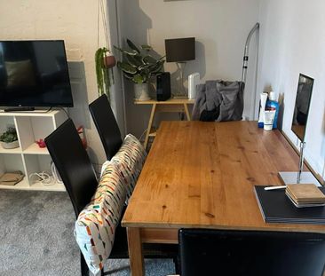 Room 1, 25 Springfield Road, Guildford, Surrey GU1 4DW - Photo 6