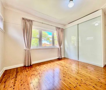 Spacious Family Home in Prime Beverly Hills Location - Photo 3